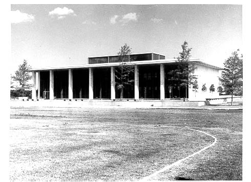 An early photo of Thomas Cooper Library.